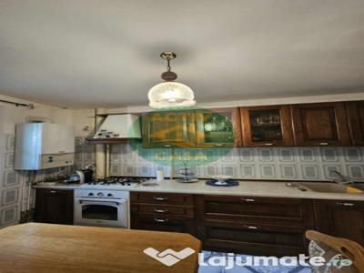 Apartament cu 4 camere, zona centrala