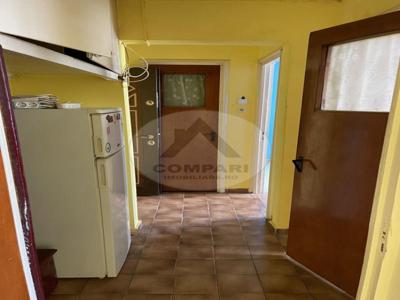 Vand apartament 2 camere Mircea cel Batran