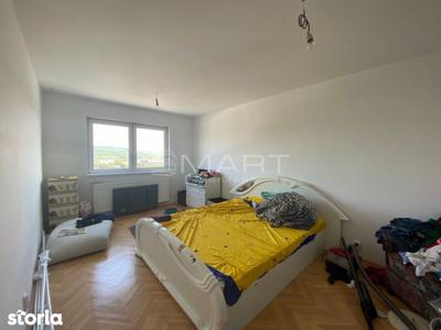 Apartament 3 camere decomandat zona Vasile Aaron