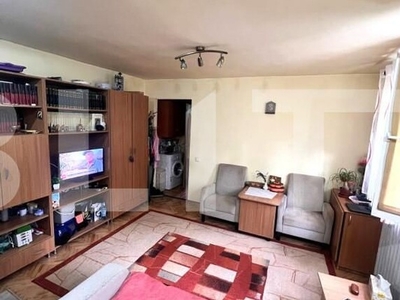 Apartament 2 camere, baie cu geam, etaj intermediar, zona C-tin Brancusi