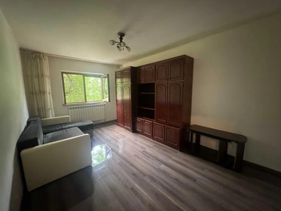 Apartament cu 2 camere, decomandat, zona Alexandru cel Bun