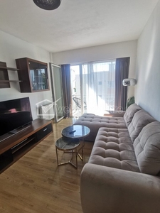 Apartament cu 2 camere in Plopilor, parcare cu CF, etaj intermediar