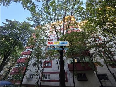 Vand apartament spatios 2 cam. Panduri