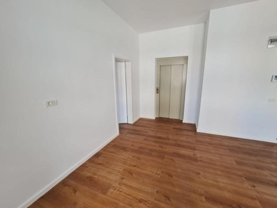 Vanzare Apartament 3 camere Tei