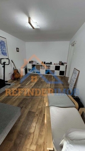 Vanzare Apartament 3 camere, zona Gorjului