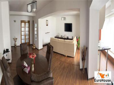 Apartament cu 4 camere de vanzare in Alba Iulia.