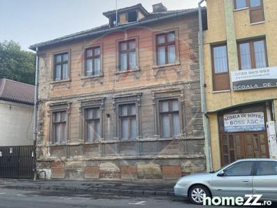Casă de vânzare in Brașov cu autorizație de construc?...