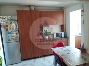 Apartament 3 camere decomandat etaj 7 zona Sagului