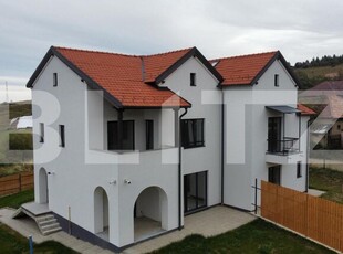 Duplex de Vânzare în Feleacu – Priveliște Panoramică, Construcție Premium