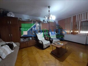 Apartament 3 camere. Decomandat. Centrala Proprie