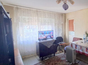 Apartament cu 3 camere, etaj intermediar - Micro 17