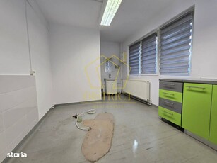 Apartament cu 4 camere, etaj 2, mobilat și utilat, zona TRAIAN;