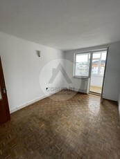 Vand apartament 3 camere Favorit