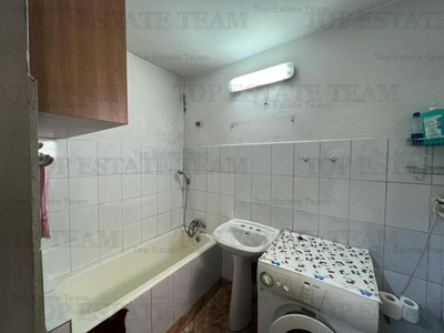 Apartament 3 camere de vanzare in vila zona Eroii Revolutiei