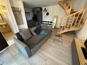 Apartament 2 camere in vila, la 100m de metrou, curte proprie, loc de parcare