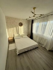 Apartament cu 2 camere, decomandat, zona Podu Ros