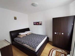 Apartament cu 2 camere, etajul 2/10, zona Podu Ros