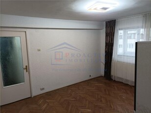 Apartament cu 3 camere, Centru, Etaj Intermediar, 3c4293