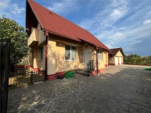 Casa parter cu etaj in Bargau