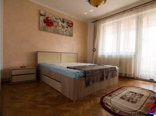 INCHIRIEZ apartament 3 camere decomandat,zona Vasile Aaron