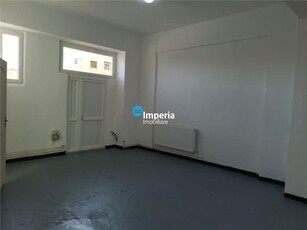 Inchiriez spatiu comercial, sup 87, zona Dacia