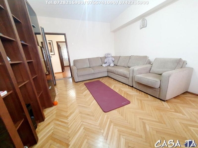 Apartament 4 camere, situat in Targu Jiu, Str. Traian