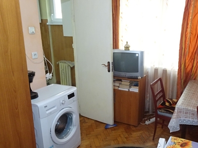 Inchiriez apartament cu 2 camere in Deva, zona Dacia (Salcamilor), etaj 3, bloc de 4 etaje,
