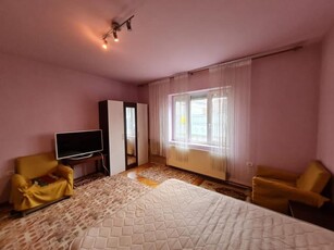 Apartament 2 camere la curte