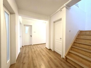 Apartament 3 camere, cu scara interioara + boxa + terasa, Centru