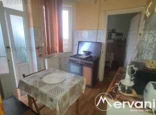 Apartament cu 3 camere de vanzare in Campina