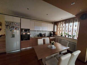 Apartament cu 3 camere de vanzare in Floresti