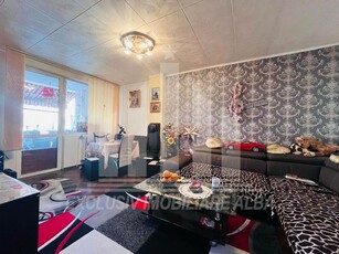 Apartament cu 3 camere, etaj 2, Cetate