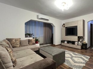 Apartament cu 3 camere, etaj 3 de vanzare, zona Simion Barnutiu