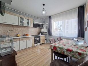 Apartament decomandat, mobilat, parcare privata Floresti