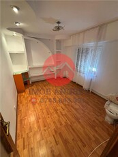 Apartament ultracentral cu 3 camere cu vedere pe strada Babadag de inchiriat