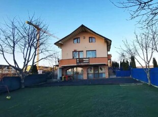 Casa, 6 camere , 236 mp, Calea Romanului, de vanzare, Sala Polivalenta, Cod 157536