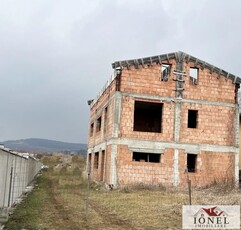 Casa la rosu de vanzare in Alba Iulia