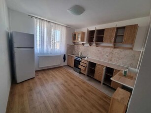 De vanzare Apartament 3 camere cu scara interioara, zona Centru Bloc Nou. Pret vanzare: 120000 Euro Tva de 9%.