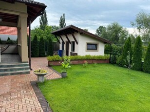 De vanzare Casa individuala pe un singur nivel, situata in Com. Ciugud. Pret vanzare: 350000 Euro.