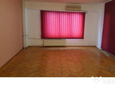 La 2 minute de Timpuri Noi,Nemobilat apartament 3 camere