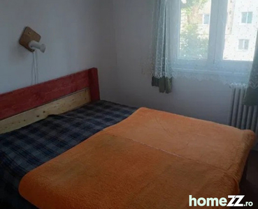 Apartament 2 camere semidecomandat - zona Florilor.