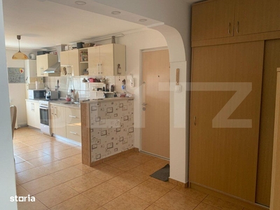 Apartament 4 camere,decomandat, zona Cr Vivu