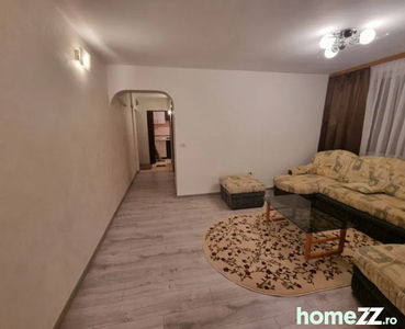 Apartament cu 3 camere semidecomandate Zona Areni