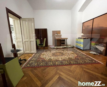 Apartament cu boxa