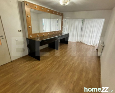 Apartament zona Stefan Cel Mare 3 camere 64mp