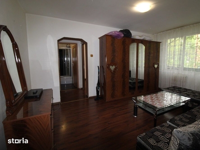 Vând apartament 3 camere în Hunedoara, Micro4-Oltului, etaj 1