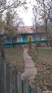 Vând casă bătrânească, grădină și teren arabil Dracșani, jud Botoșani
