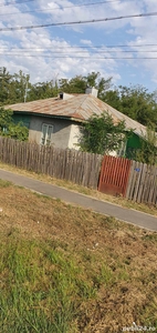 Vând casă bătrânească in comuna Andrășești jud Ialomița