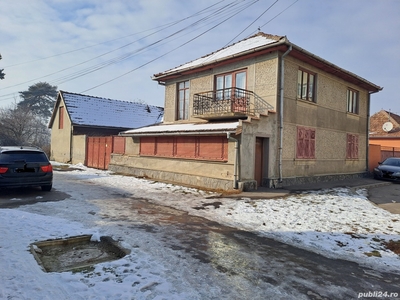 Vand casa cu spatiu comercial, in Feldioara Brasov