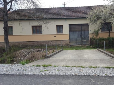 Vand casa in Campani de Pomezeu